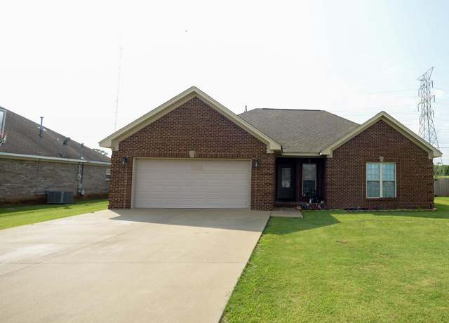 Property at 302 Meredith Dr, Muscle Shoals, AL 35661, 3 beds, 2 baths