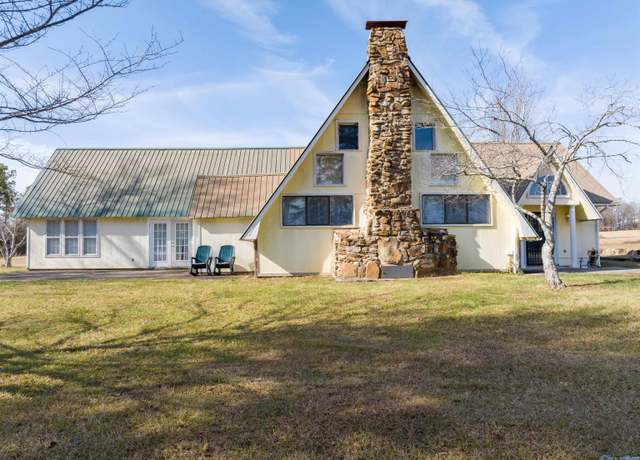 Property at 232 County Road 900, Fort Payne, AL 35967, 3 beds, 2 baths