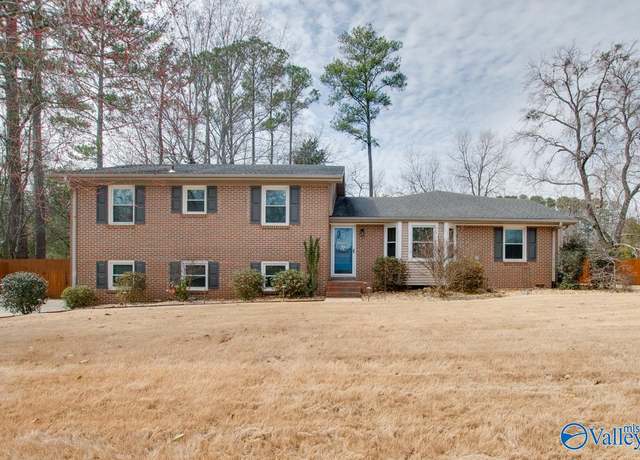 Property at 7408 Hickory Hill Ln, Huntsville, AL 35802, 5 beds, 3.5 baths