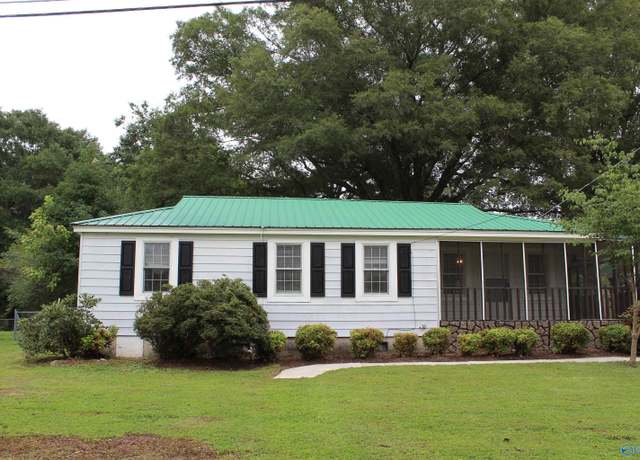 Property at 612 NE 2nd St, Arab, AL 35016, 3 beds, 2 baths