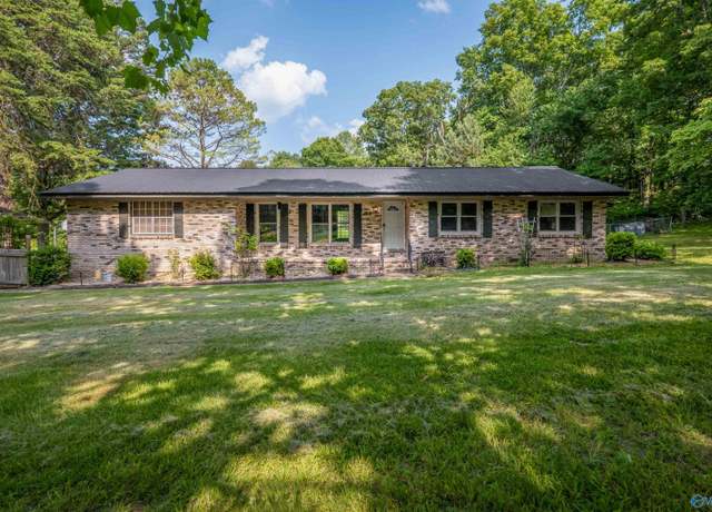 Property at 1305 Beason Gap Rd NE, Fort Payne, AL 35967, 3 beds, 2 baths