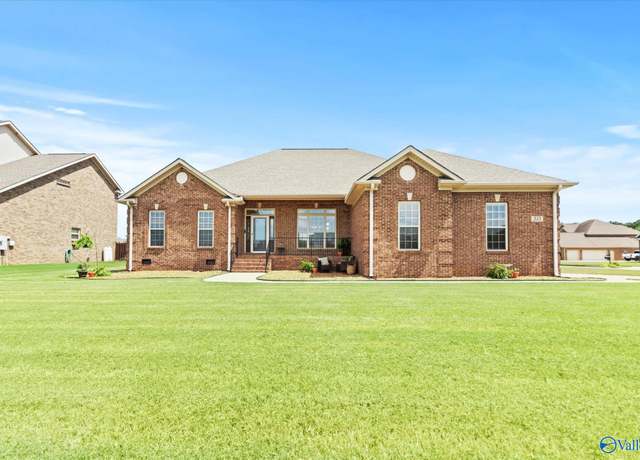 Property at 323 Spencer Lakes Dr, Meridianville, AL 35759, 4 beds, 2 baths