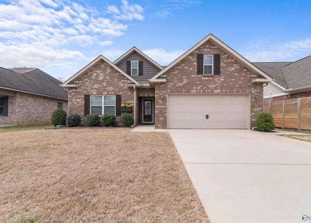 Property at 3011 Monterey Dr SW, Decatur, AL 35603, 3 beds, 2 baths