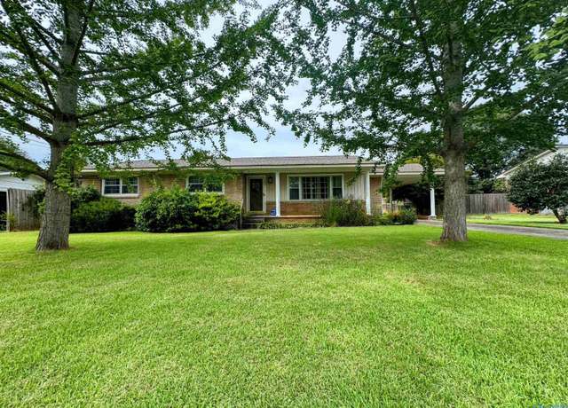 Property at 106 W Hayes St, Scottsboro, AL 35768, 3 beds, 2 baths
