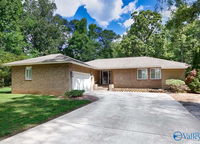 Property at 169 Oakview Rd, Hazel Green, AL 35750, 3 beds, 2 baths