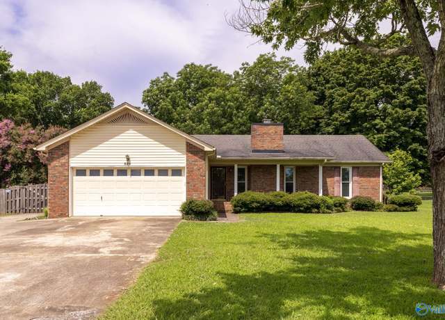 Property at 521 Bell Cir, Huntsville, AL 35811, 3 beds, 2 baths