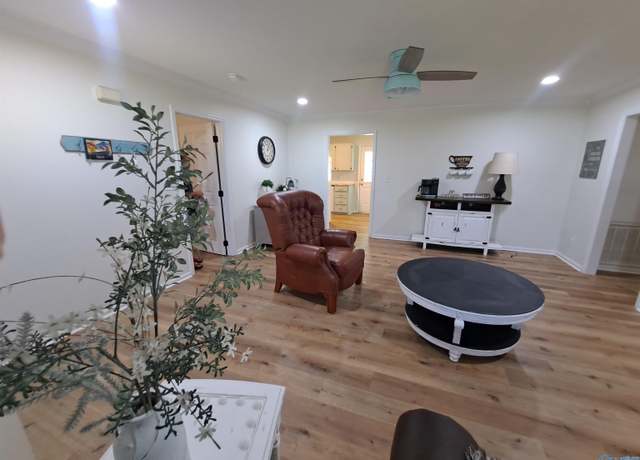 Property at 913 Edgemont Cir, Albertville, AL 35950, 3 beds, 2 baths