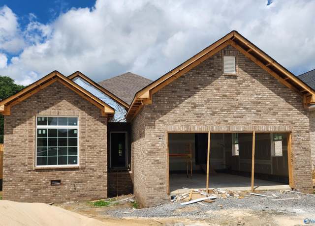 Property at 3207 Dale Hollow Dr SW, Hartselle, AL 35640, 3 beds, 2 baths
