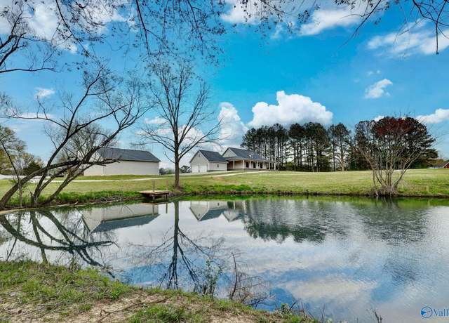Property at 1540 Main St W, Hartselle, AL 35640, 5 beds, 3.5 baths