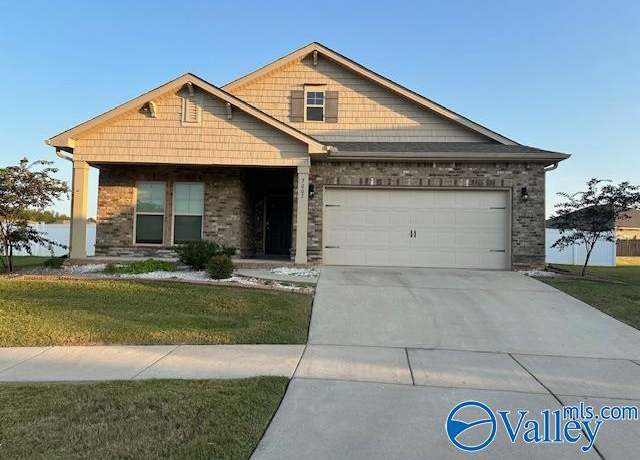 Property at 7007 Newland Ct NW, Huntsville, AL 35806, 4 beds, 3 baths