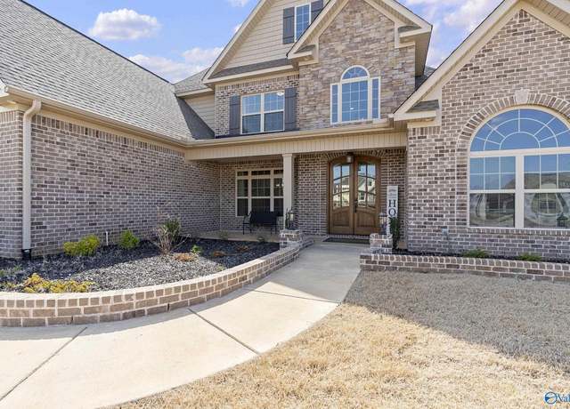 Property at 332 Kendallwood Dr, Meridianville, AL 35759, 4 beds, 3 baths