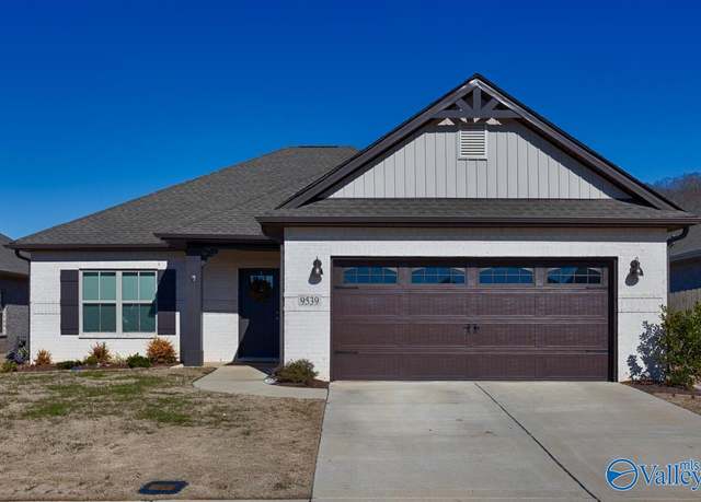Property at 9539 Hampton Oak Dr, Owens Cross Roads, AL 35763, 3 beds, 2 baths