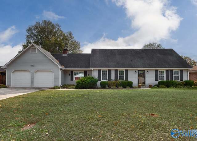 Property at 2209 Auburn Dr SW, Decatur, AL 35603, 3 beds, 2 baths