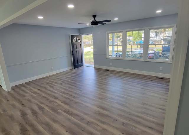 Property at 704 NE 5th Ave, Arab, AL 35016, 4 beds, 2 baths