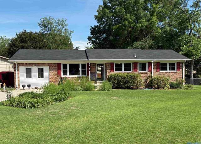 Property at 1000 Heard Dr SE, Huntsville, AL 35803, 3 beds, 2 baths