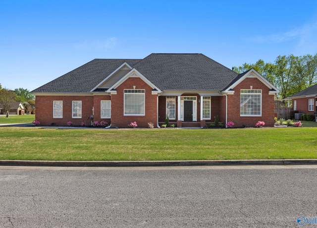 Property at 510 Chantels Way SW, Hartselle, AL 35640, 3 beds, 2.5 baths