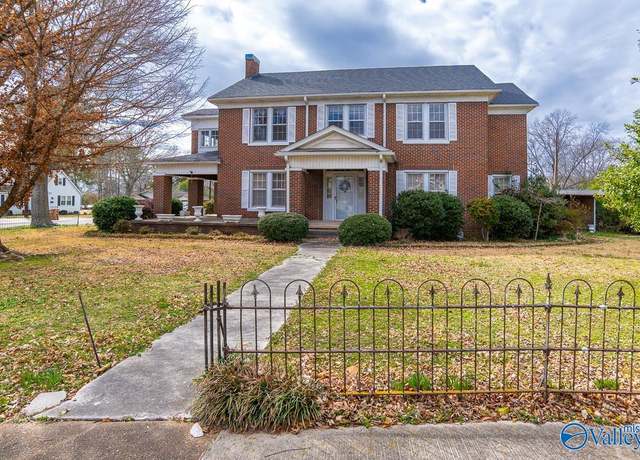 Property at 725 Sparkman St SW, Hartselle, AL 35640, 5 beds, 2 baths