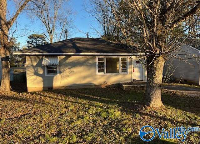 Property at 307 Thomas St, Athens, AL 35611, 3 beds, 1 bath
