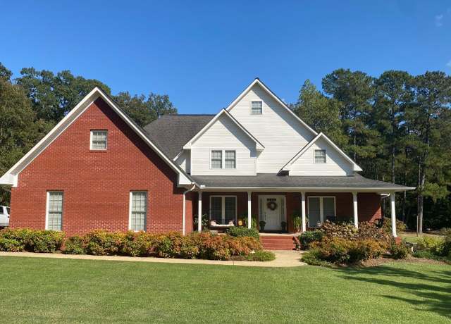 Property at 513 Mary St, Centre, AL 35960, 4 beds, 2.5 baths
