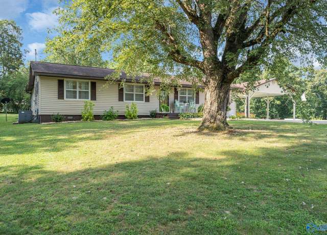 Property at 261 Sand Mountain Dr, Rainsville, AL 35986, 3 beds, 2 baths