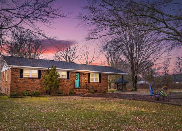 Property at 394 Scott Ave N, Rainsville, AL 35986, 3 beds, 2 baths
