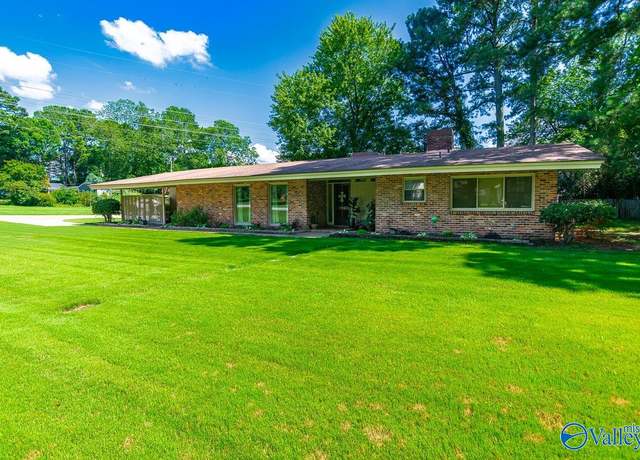 Property at 2205 Stratford Rd, Decatur, AL 35601, 3 beds, 2 baths