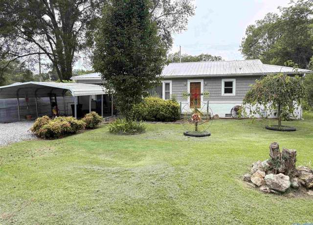 Property at 312 Kirby St, Scottsboro, AL 35768, 2 beds, 1 bath