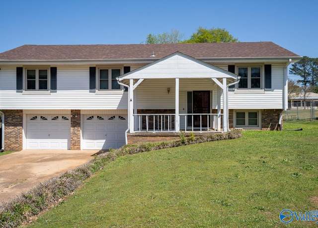 Property at 1734 Beckman Dr, Florence, AL 35630, 3 beds, 3 baths