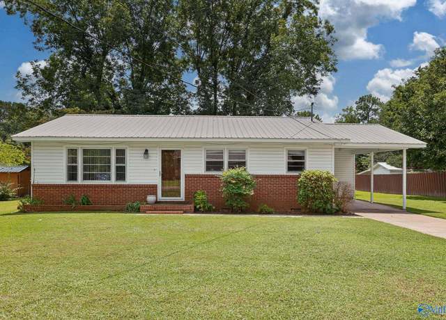 Property at 611 Fairmont St, Albertville, AL 35950, 3 beds, 1 bath