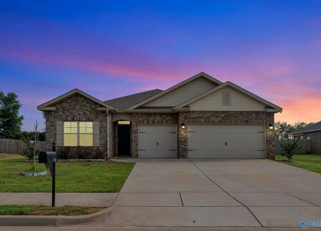 Property at 22268 Westminster Dr, Athens, AL 35613, 4 beds, 3 baths