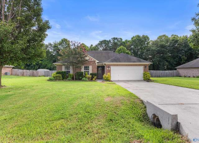 Property at 105 Mikaelas Way, Huntsville, AL 35811, 3 beds, 2 baths
