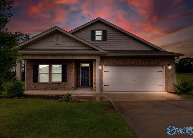 Property at 22910 Regent Dr, Athens, AL 35613, 4 beds, 3 baths