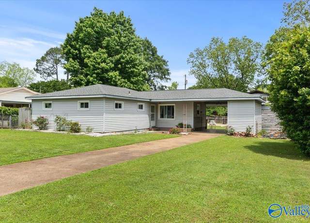 Property at 2006 13th St, Decatur, AL 35601, 3 beds, 1 bath