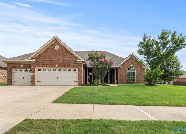 Property at 4527 Blairmont Dr SE, Owens Cross Roads, AL 35763, 4 beds, 3.5 baths