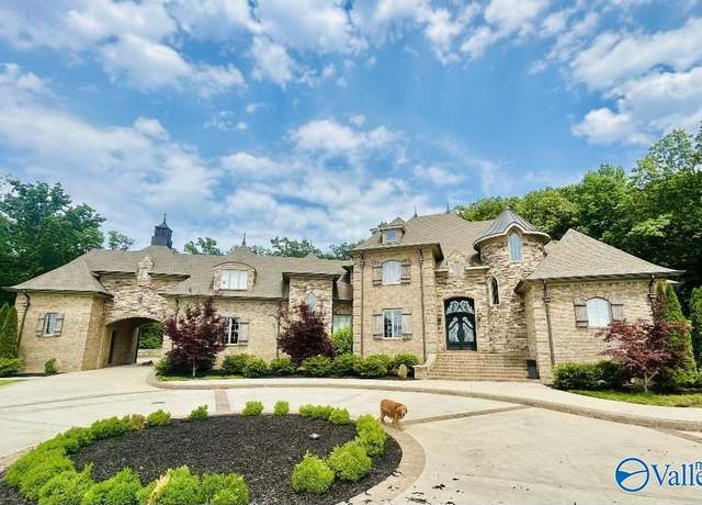 Property at 222 N Robinson Rd, Hartselle, AL 35640, 4 beds, 4.5 baths