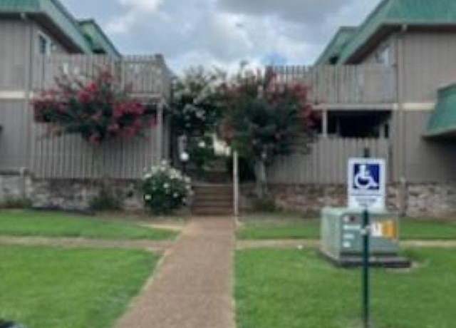 Property at 2225 GOLF RD SE Golf Rd SE #117, Huntsville, AL 35802, 2 beds, 1.5 baths