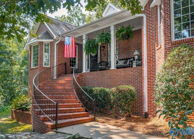 Property at 207 Hummingbird Way, Rainbow City, AL 35906, 5 beds, 4 baths