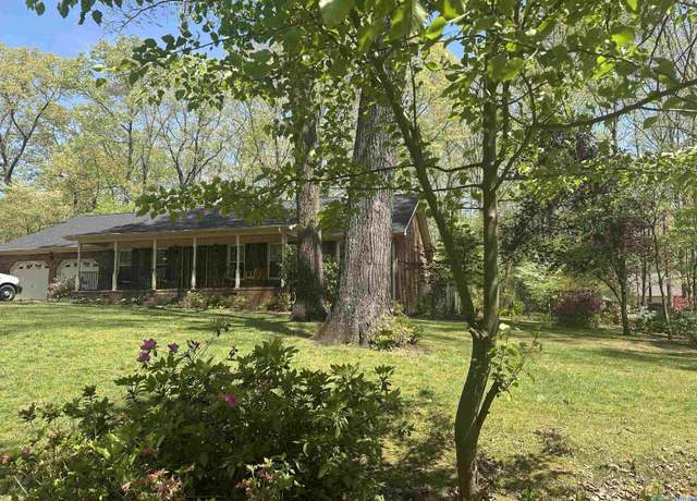 Property at 2008 Oakleaf Ln, Arab, AL 35016, 4 beds, 2.5 baths