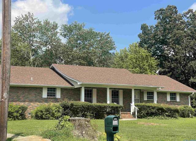 Property at 226 6th St SW, Arab, AL 35016, 3 beds, 2 baths