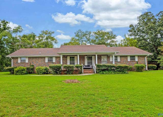 Property at 226 6th St SW, Arab, AL 35016, 3 beds, 2 baths