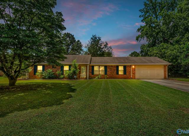 Property at 7811 Michael Ln, Huntsville, AL 35802, 3 beds, 2 baths