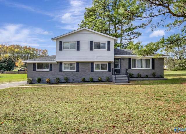 Property at 2524 Elton Rd NW, Huntsville, AL 35810, 4 beds, 2 baths