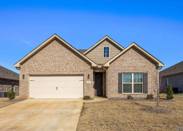 Property at 121 Heritage Lakes Blvd, New Market, AL 35761, 3 beds, 2 baths