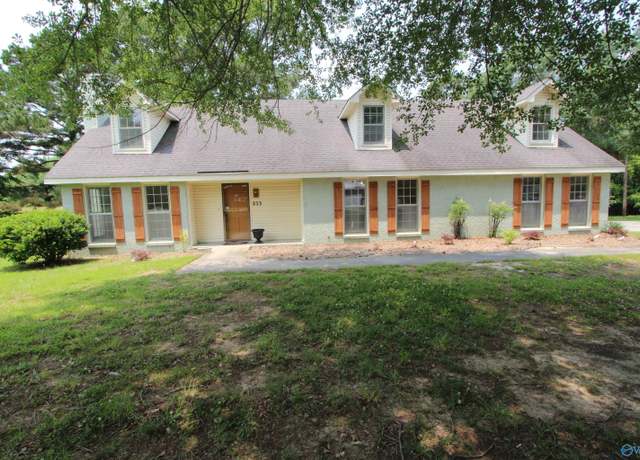 Property at 233 Shaw Rd NW, Hartselle, AL 35640, 4 beds, 2 baths