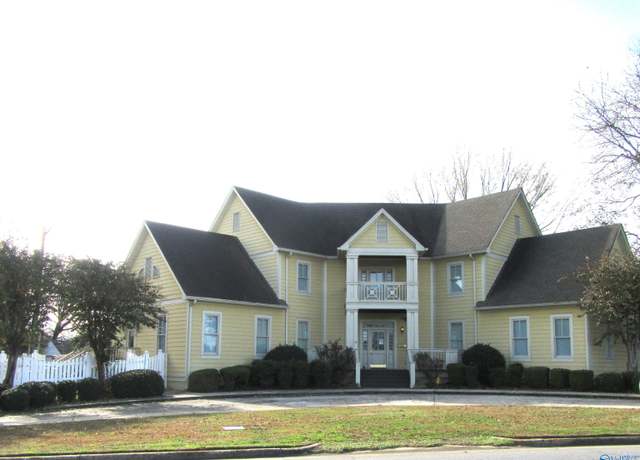 Property at 1611 Church St, Decatur, AL 35601, 7 beds, 3 baths