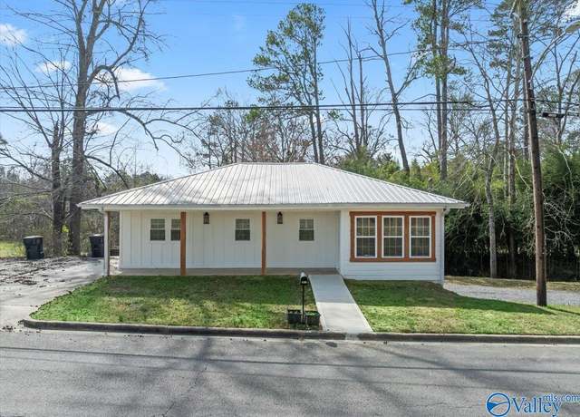 Property at 1306 SE 7th St, Cullman, AL 35055, 3 beds, 1.5 baths