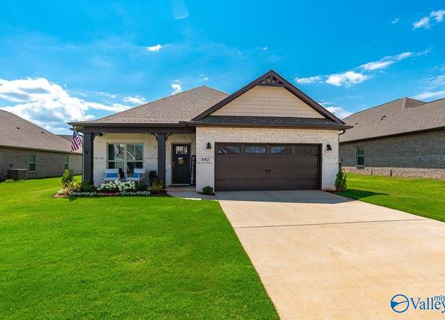 Property at 102 Whitner Dr, Hazel Green, AL 35750, 4 beds, 3 baths