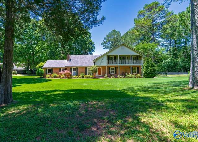 Property at 1037 Vestavia Dr SW, Decatur, AL 35603, 4 beds, 3 baths
