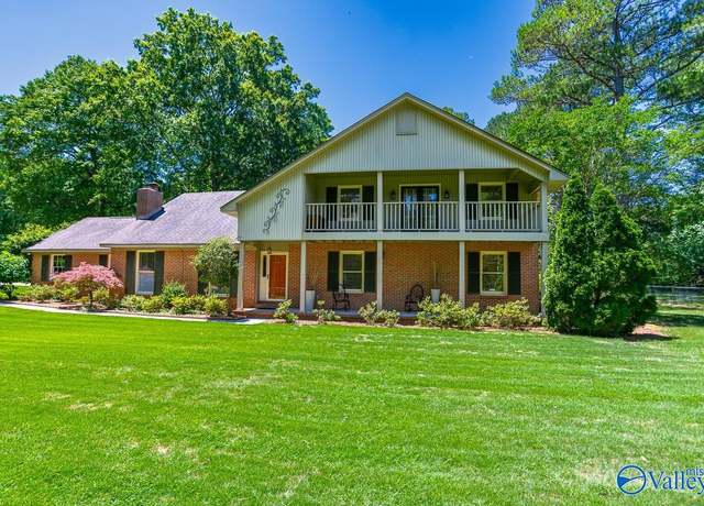Property at 1037 Vestavia Dr SW, Decatur, AL 35603, 4 beds, 3 baths