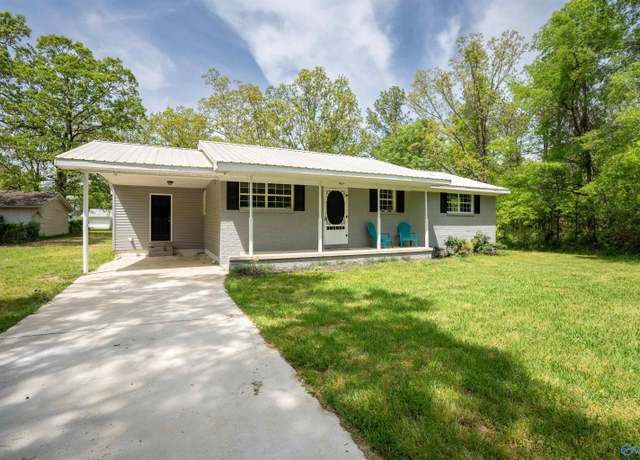 Property at 4 Smith Ct, Centre, AL 35960, 3 beds, 2 baths